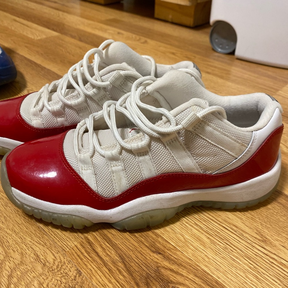Jordan 11 - Picture 2 of 5